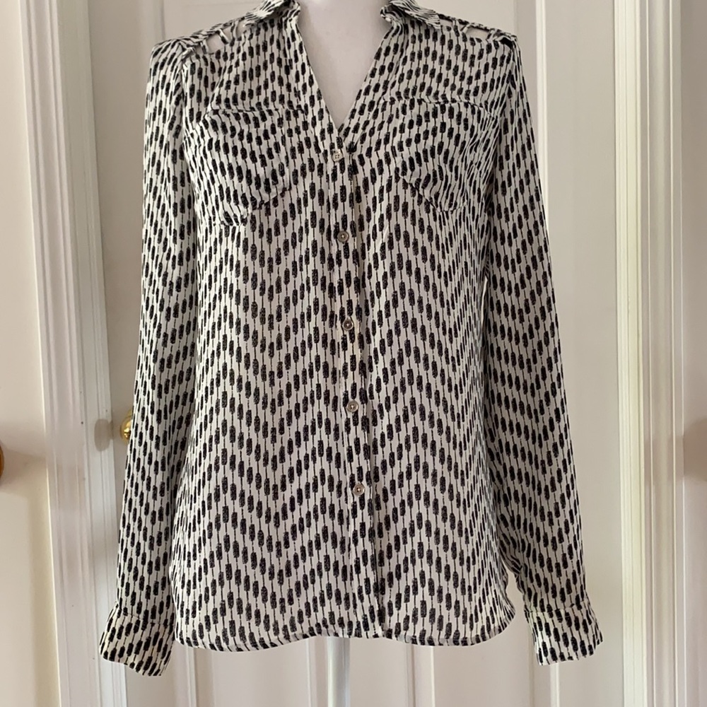 24:03 - Candies Button Down Blouse w/cut out shoulder - Picture 2 of 16